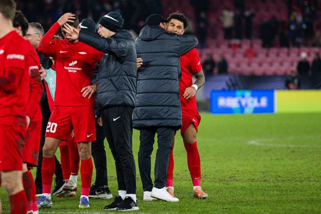 260122 Head coach Freyr Alexandersson and Noah Holm of Brann after the UEFA Europa League football match between Brann and Midtjylland on January 22, 2026 in Bergen. Photo: Marius Simensen BILDBYRAN COP 238 MM0054 bbeng brann football fotball fotboll midtjylland soccer uefa europa league Copyright: MARIUSxSIMENSEN BB260122ZD044