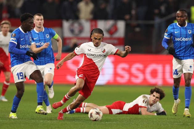 Alonzo Engwanda of FC Utrecht with Yalmar Medina of KRC Genk during the match FC Utrecht vs KRC Genk at the De Galgenwaard for the UEFA Europa League season 2025-2026 in UTRECHT, Netherlands on 22 january 2026, (photo by Peter Lous EYE4images DeFodi Images) -
