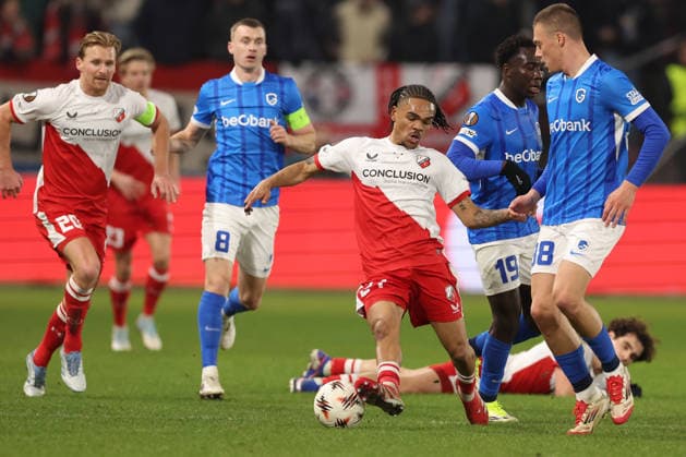 Alonzo Engwanda of FC Utrecht with Bryan Heynen of KRC Genk during the match FC Utrecht vs KRC Genk at the De Galgenwaard for the UEFA Europa League season 2025-2026 in UTRECHT, Netherlands on 22 january 2026, (photo by Peter Lous EYE4images DeFodi Images) -