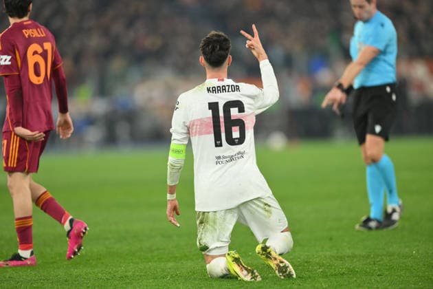 AS Roma v VfB Stuttgart - UEFA Europa League ROME, ITALY - JANUARY 22: Stuttgart s Atakan Karazor (R) gestures at referee John Brooks during the UEFA Europa League match between AS Roma and Stuttgart at Stadio Olimpico in Rome, Italy, on January 22, 2026. Claudio Pasquazi Anadolu Rome Italy. Editorial use only. Please get in touch for any other usage.  Copyright: x2026xAnadoluxClaudioxPasquazix