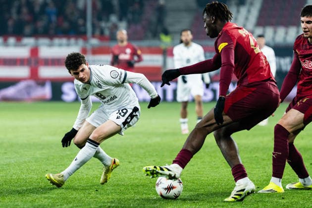 SOCCER - UEFA EL, RBS vs Basel SALZBURG,AUSTRIA,22.JAN.26 - SOCCER - UEFA Europa League, Red Bull Salzburg vs FC Basel. Image shows Arlet Junior ZÃ (Basel) ad Kouakou Gadou (RBS).  GEPAxpictures xJulioxArellano