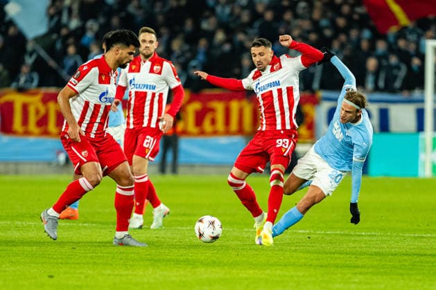 Malmo FF v Crvena Zvezda, UEFA Europa League, Malmo Sweden Malmo, Sweden. 22nd, January 2026. Rade Krunic (33) of Crvena Zvezda and Erik Botheim (20) of Malmo FF seen during the UEFA Europa League match between Malmo FF and Crvena Zvezda at Eleda Stadion in Malmo. Sweden, Malmo, Eleda Stadion  Copyright: xGonzalesxPhoto TobiasxJorgensenx