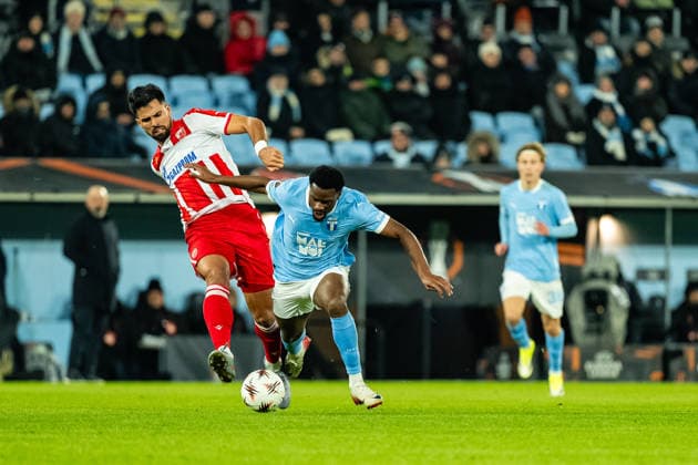 Malmo FF v Crvena Zvezda, UEFA Europa League, Malmo Sweden Malmo, Sweden. 22nd, January 2026. Emmanuel Ekong (11) of Malmo FF and Rodrigao (5) of Crvena Zvezda seen during the UEFA Europa League match between Malmo FF and Crvena Zvezda at Eleda Stadion in Malmo. Sweden, Malmo, Eleda Stadion  Copyright: xGonzalesxPhoto TobiasxJorgensenx