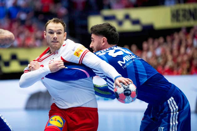 Men s Handball European Championship, EM, Europameisterschaft Denmark - France Denmark s Mathias Gidsel in action with France s Ludovic Fabregas during the men s handball match between Denmark and France in EHF Euro 2026 group B at Jyske Bank Boxen in Herning, Thursday, January 22, 2026. (Photo: Bo Amstrup Ritzau Scanpix) , Herning Denmark Mors *** Men s Handball European Championship Denmark France Denmark s Mathias Gidsel in action with France s Ludovic Fabregas during the men s handball match between Denmark and France in EHF Euro 2026 group B at Jyske Bank Boxen in Herning, Thursday, January 22, 2026 Photo Bo Amstrup Ritzau Scanpix , Herning Denmark Mors  Copyright: BoxAmrstrupx xRitzauxScanpix BoxAmstrupx spdk20260122-230522-L