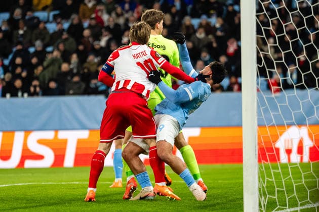 Malmo FF v Crvena Zvezda, UEFA Europa League, Malmo Sweden Malmo, Sweden. 22nd, January 2026. Aleksandar Katai (10) of Crvena Zvezda and Sead Haksabanovic (29) of Malmo FF seen during the UEFA Europa League match between Malmo FF and Crvena Zvezda at Eleda Stadion in Malmo. Sweden, Malmo, Eleda Stadion  Copyright: xGonzalesxPhoto TobiasxJorgensenx