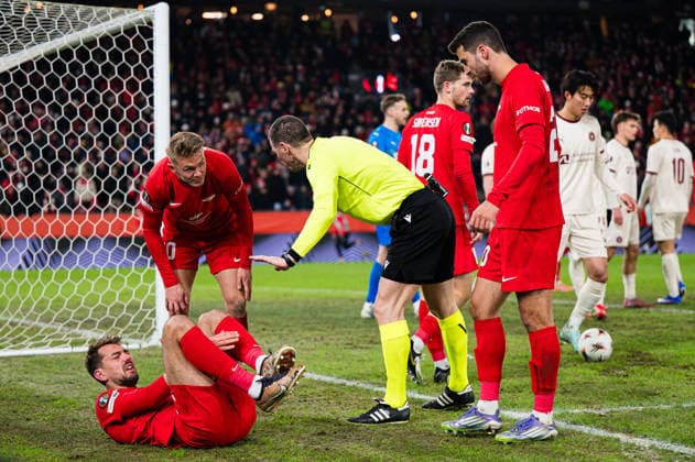 260122 Fredrik Pallesen Knudsen of Brann in pain during the UEFA Europa League football match between Brann and Midtjylland on January 22, 2026 in Bergen. Photo: Marius Simensen BILDBYRAN COP 238 MM0054 bbeng brann football fotball fotboll midtjylland soccer uefa europa league Copyright: MARIUSxSIMENSEN BB260122ZV054