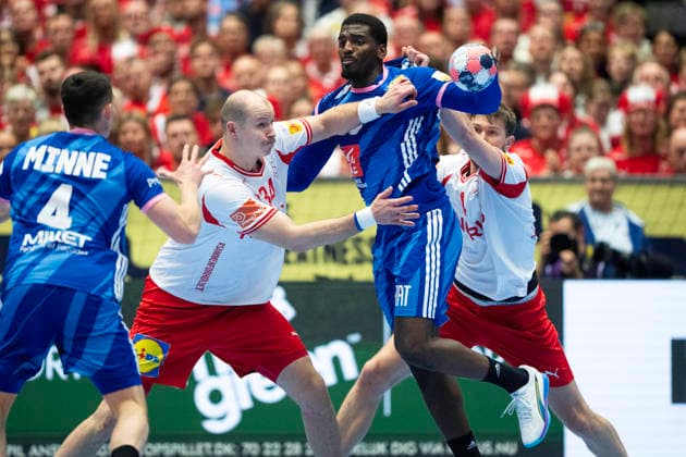 Men s Handball European Championship, EM, Europameisterschaft Denmark - France France s Dika Mem and Aymeric Minne in action with Denmark s Simon Hald and Magnus Landin during the men s handball match between Denmark and France in EHF Euro 2026 Group B at Jyske Bank Boxen in Herning, Thursday, January 22, 2026. (Photo: Bo Amstrup Ritzau Scanpix) , Herning Denmark Mors Copyright: BoxAmrstrupx xRitzauxScanpix BoxAmstrupx spdk20260122-225954-L