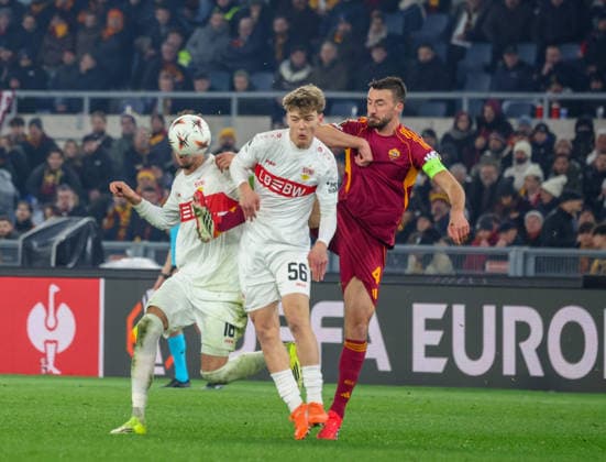 January 22, 2026, Roma, Roma, Italia: Bryan Cristante (AS Roma) Atakan Karazor (VfB Stuttgart) s56 During the 2025 26 Europa League football match between Roma and Stuttgart on January 22, 2026 at the Stadio Olimpico in Rome..Photo: Roma Italia - ZUMAs236 20260122_aap_s236_130 Copyright: xFabioxSassox