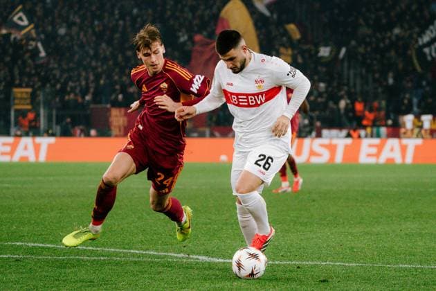 Zweikampf Jan Ziolkowski (AS ROM, 24) und Deniz Undav (VfB Stuttgart, 26), ITA, AS Rom vs. VfB Stuttgart, Fussball, Europa League, Spieltag 7, Spielzeit 2025 2026, 22.01.2026, ITA, AS Rom vs. VfB Stuttgart, Fussball, Europa League, Spieltag 7, Spielzeit 2025 2026, 22.01.2026, Rom Copyright: xEibner-Pressefoto EdwardxCheungx EP_ECG
