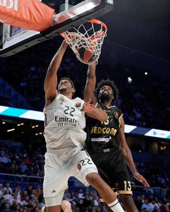 Real Madrid s Walter Tavares (l) and AS Monaco s Kevarrius Hayes during Euroleague Regular Season Round 24 match. January 22, 2026. (20260122528)