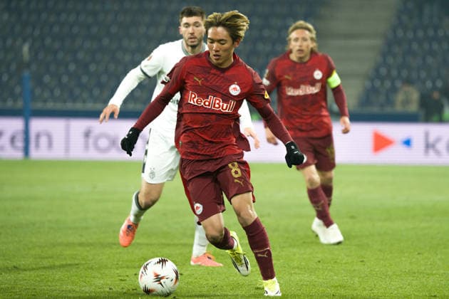 22 01 2026, Salzburg, Stadion Salzburg, Europa League: RB Salzburg - FC Basel, 8 Sota Kitano (Salzburg) controll the ball Salzburg Stadion Salzburg Salzburg Austria Copyright: xJustPictures.ch PascalxvonxBürenx jp-en-PaVoB-A7V06123-1