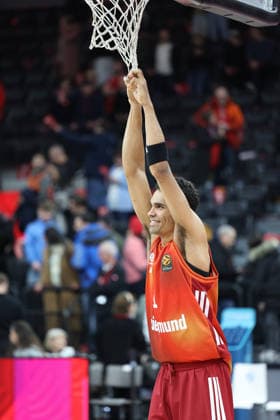Oscar da Silva (FC Bayern Basketball, 01) haengt am Netz, GER, FC Bayern Basketball vs. Valencia Basket, Basketball, Euroleague, 24. Spieltag, Saison 2025 2026, 22.01.2026, GER, FC Bayern Basketball vs. Valencia Basket, Basketball, Euroleague, 24. Spieltag, Saison 2025 2026, 22.01.2026 Muenchen Copyright: xEibner-Pressefoto JennixMaulx EP_JML
