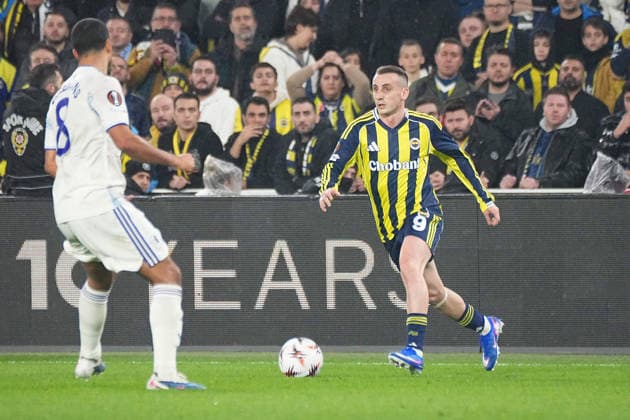ISTANBUL, TURKEY - JANUARY 22: Kerem Akturkoglu (9) of Fenerbahce and Youri Tielemans (8) of Aston Villa battle for the ball during the UEFA Europa League 2025 26 League Phase MD7 match between Fenerbahce SK and Aston Villa FC at Fenerbahce Sükrü Saracoglu Spor Kompleksi Chobani Stadium on January 22, 2026 in Istanbul, Turkey. Istanbul Turkey Copyright: xSeskimphotox FBahce-AVilla-220126 (125)