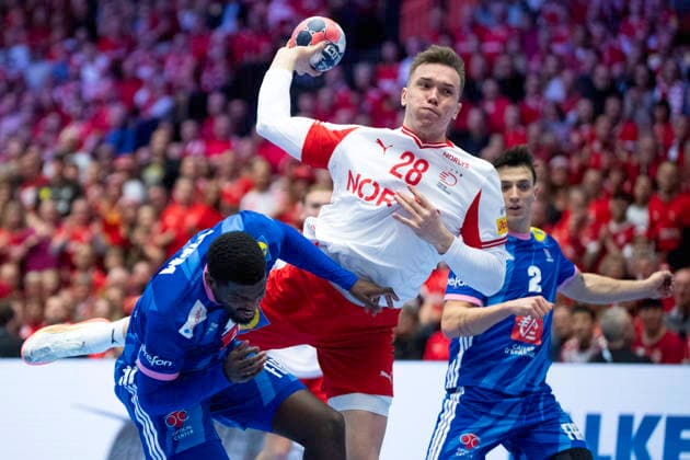 EM Men s Handball: Denmark - France Denmark s Lasse Andersson in action with France s Dika Mem and Yanis Lenne during the men s handball match between Denmark and France in EHF Euro 2026 Group B at Jyske Bank Boxen in Herning, Thursday, January 22, 2026. (Photo: Bo Amstrup Ritzau Scanpix) , Herning Denmark Mors Copyright: BoxAmrstrupx xRitzauxScanpix BoxAmstrupx spdk20260122-232216-L