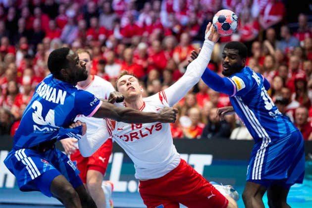European Men s Handball Championship: Denmark - France Denmark s Mathias Gidsel in action with France s Karl Konan and Dika Mem during the men s handball match between Denmark and France in EHF Euro 2026 Group B at Jyske Bank Boxen in Herning, Thursday, January 22, 2026. (Photo: Bo Amstrup Ritzau Scanpix) , Herning Denmark Mors Copyright: BoxAmrstrupx xRitzauxScanpix BoxAmstrupx spdk20260122-231007-L