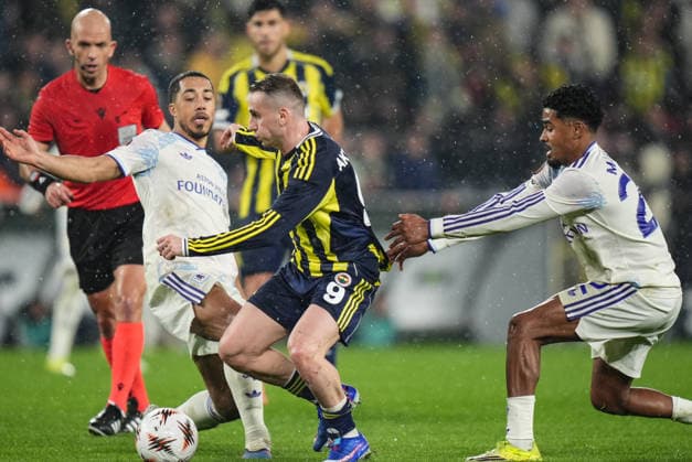 Fenerbahce v Aston Villa - UEFA Europa League ISTANBUL, TURKIYE - JANUARY 22: Kerem Akturkoglu (9) of Fenerbahce in action against Ian Maatsen (R) of Aston Villa during the UEFA Europa League week 7 football match between Fenerbahce and Aston Villa at Chobani Stadium in Istanbul, Turkiye, on January 22, 2026. Cemal Yurttas Anadolu Istanbul Turkey. Editorial use only. Please get in touch for any other usage.  Copyright: x2026xAnadoluxCemalxYurttasx