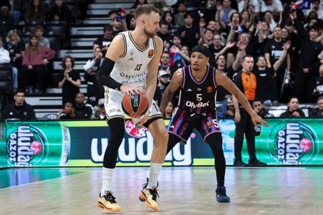 BASKET BALL : Paris Basket Vs Dubai - Euroligue - 22 01 2026 Dzanan Musa (Dubai) Vs Justin Robinson (Paris) ParisFrance  Copyright: xMichaelxBaucherx