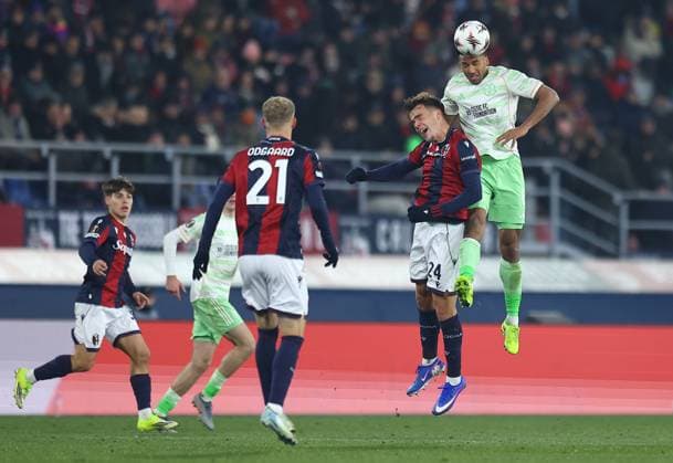 Benjamin Nygren of Celtic competes for the ball with Thijs Dallinga of Bologna Bologna v Celtic, UEFA Europa League, Group Stage, Football, Renato Dall Ara Stadium, Bologna, Italy - 22 Jan 2026Bologna Renato Dall Ara Stadium Italy EDITORIAL USE ONLY No use with unauthorised audio, video, data, fixture lists, club league logos or live services. Online in-match use limited to 120 images, no video emulation. No use in betting, games or single club league player publications. Copyright: xMichaelxZemanek Shutterstockx 16348366dh