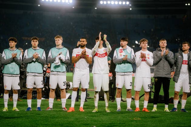 Die Mannschaft des VfB Stuttgart bedankt sich bei den mitgereisten Fans, ITA, AS Rom vs. VfB Stuttgart, Fussball, Europa League, Spieltag 7, Spielzeit 2025 2026, 22.01.2026, ITA, AS Rom vs. VfB Stuttgart, Fussball, Europa League, Spieltag 7, Spielzeit 2025 2026, 22.01.2026, Rom Copyright: xEibner-Pressefoto EdwardxCheungx EP_ECG