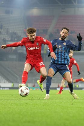 22.01.2026, xrekx, Fussball UEFA Europa League, SC Freiburg - Maccabi Tel Aviv v.l. Philipp Treu (SC Freiburg) Sagiv Jehezkel (Maccabi Tel Aviv) Zweikampf, Aktion, action, battle for the ball (DFL DFB REGULATIONS PROHIBIT ANY USE OF PHOTOGRAPHS as IMAGE SEQUENCES and or QUASI-VIDEO) Freiburg