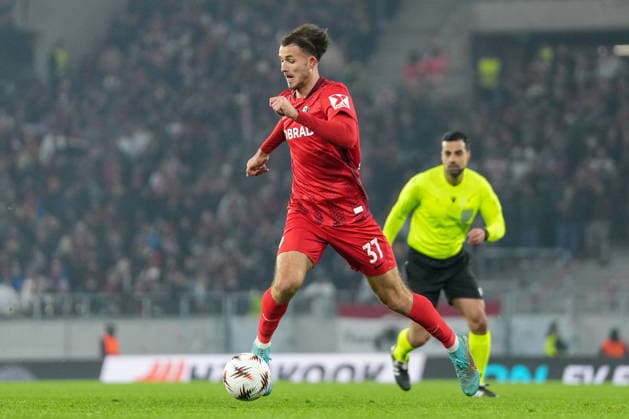 Max Rosenfelder (SC Freiburg, 37) am Ball , Deutschland, Fussball, UEFA Europa League, 7.Spieltag, Ligaphase, 2025 2026, SC Freiburg vs. Maccabi Tel Aviv, 22.01.2026, Europa-Park Stadion, Freiburg, Deutschland Freiburg Europa-Park Stadion Baden-Württemberg Deutschland Copyright: xArnexAmbergx