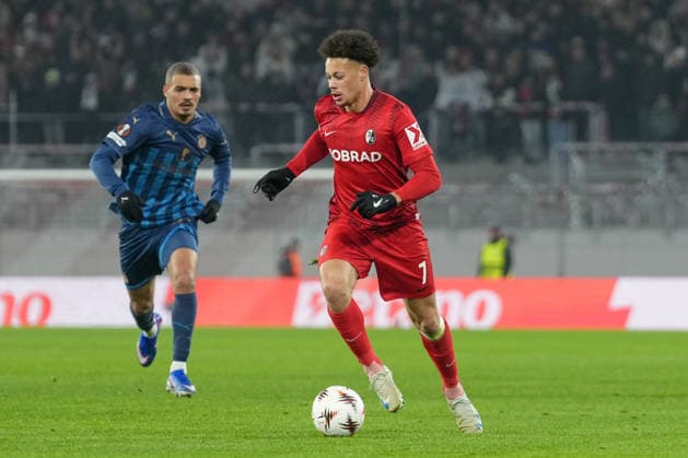 Derry Scherhant (SC Freiburg, 07) am Ball , Deutschland, Fussball, UEFA Europa League, 7.Spieltag, Ligaphase, 2025 2026, SC Freiburg vs. Maccabi Tel Aviv, 22.01.2026, Europa-Park Stadion, Freiburg, Deutschland Freiburg Europa-Park Stadion Baden-Württemberg Deutschland Copyright: xArnexAmbergx