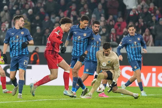 Derry Scherhant (SC Freiburg, 07) Torchance, Roy Revivo (Maccabi Tel Aviv, 03) und Roi Mishpati (Maccabi Tel Aviv, 90) verhindern das Tor , Deutschland, Fussball, UEFA Europa League, 7.Spieltag, Ligaphase, 2025 2026, SC Freiburg vs. Maccabi Tel Aviv, 22.01.2026, Europa-Park Stadion, Freiburg, Deutschland Freiburg Europa-Park Stadion Baden-Württemberg Deutschland Copyright: xArnexAmbergx
