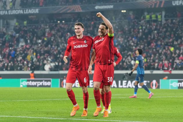 Patrick Osterhage (SC Freiburg, 06) und Christian Günter Christian Guenter (SC Freiburg, 30) Torjubel, Emotionen, Torschuss, Abschluss, Torerfolg, Tor, Treffer , Deutschland, Fussball, UEFA Europa League, 7.Spieltag, Ligaphase, 2025 2026, SC Freiburg vs. Maccabi Tel Aviv, 22.01.2026, Europa-Park Stadion, Freiburg, Deutschland Freiburg Europa-Park Stadion Baden-Württemberg Deutschland Copyright: xArnexAmbergx