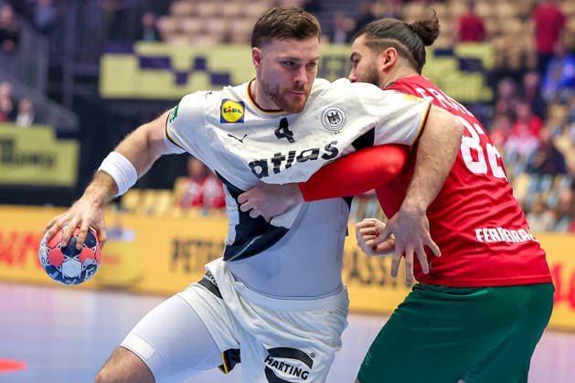22.01.2026, Handball, Men s EHF EURO 2026, Deutschland - Portugal, Jyske Bank Boxen in Herning, Dänemark, Main Round: Johannes Golla (Germany 04) im Zweikampf gegen Luis Diogo Sousa Frade (Portugal 82) Dänemark