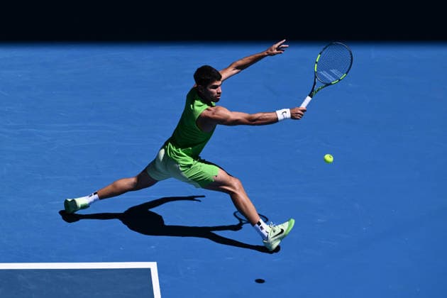 TENNIS AUSTRALIAN OPEN, Carlos Alcaraz of Spain in action during the Men™s 3rd round match against Corentin Moutet of France on day 6 of the 2026 Australian Open tennis tournament at Melbourne Park in Melbourne, Friday, January 23, 2026. ( NO ARCHIVING MELBOURNE VICTORIA AUSTRALIA  Copyright: xJOELxCARRETTx 20260123186111373694