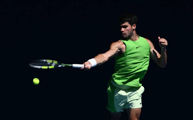 TENNIS AUSTRALIAN OPEN, Carlos Alcaraz of Spain in action during the Men™s 3rd round match against Corentin Moutet of France on day 6 of the 2026 Australian Open tennis tournament at Melbourne Park in Melbourne, Friday, January 23, 2026. ( NO ARCHIVING MELBOURNE VICTORIA AUSTRALIA  Copyright: xJOELxCARRETTx 20260123164242017708