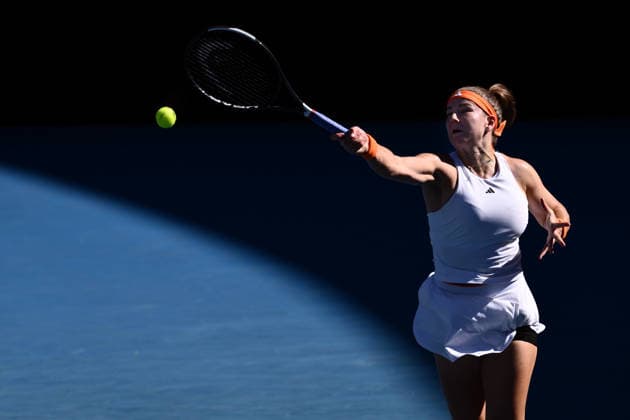 TENNIS AUSTRALIAN OPEN, Karolina Muchova of Czechia in action during the Women™s 3rd round match against Magda Linette of Poland on day 6 of the 2026 Australian Open tennis tournament at Melbourne Park in Melbourne, Wednesday, January 22, 2026. ( NO ARCHIVING MELBOURNE VICTORIA AUSTRALIA  Copyright: xJOELxCARRETTx 20260123144078341146