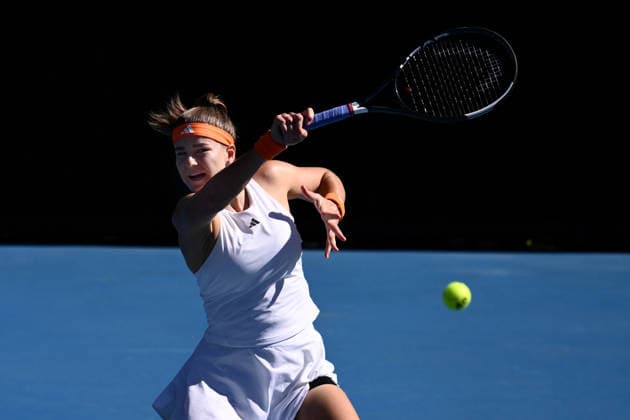 TENNIS AUSTRALIAN OPEN, Karolina Muchova of Czechia in action during the Women™s 3rd round match against Magda Linette of Poland on day 6 of the 2026 Australian Open tennis tournament at Melbourne Park in Melbourne, Wednesday, January 22, 2026. ( NO ARCHIVING MELBOURNE VICTORIA AUSTRALIA  Copyright: xJOELxCARRETTx 20260123192674896525