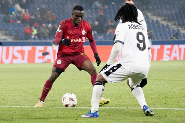 22 01 2026, Salzburg, Stadion Salzburg, Europa League: RB Salzburg - FC Basel, 5 Soumaila Diabate (Salzburg) controll the ball Salzburg Stadion Salzburg Salzburg Austria Copyright: xJustPictures.ch PascalxvonxBürenx jp-en-PaVoB-A7V07279-1