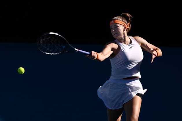 TENNIS AUSTRALIAN OPEN, Karolina Muchova of Czechia in action during the Women™s 3rd round match against Magda Linette of Poland on day 6 of the 2026 Australian Open tennis tournament at Melbourne Park in Melbourne, Wednesday, January 22, 2026. ( NO ARCHIVING MELBOURNE VICTORIA AUSTRALIA  Copyright: xJOELxCARRETTx 20260123163749315399