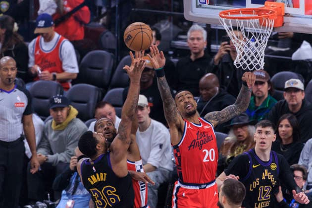 January 22, 2026, Inglewood, California, USA: Marcus Smart 36 of the Los Angeles Lakers attempts a floater as Kawhi Leonard 2 and John Collins 20 of the Los Angeles Clippers defend the basket during their regular season NBA, Basketball Herren, USA game on Thursday January 22, 2026 at Intuit Dome in Inglewood, California. Clippers defeat Lakers, 112-104. ARIANA RUIZ PI Inglewood USA - ZUMAp124 20260122_zaa_p124_035 Copyright: xArianaxRuizx