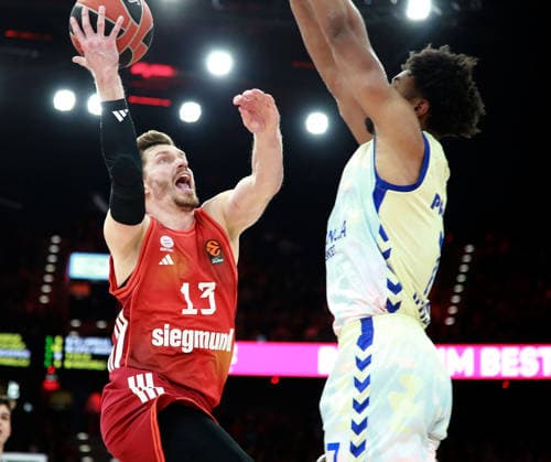 von links Andreas OBST (Muenchen), Braxton KEY (Valencia), Basketball Euro League, 22.01.26 FC Bayern Basketball vs Valencia Basket, SAP Garden, Muenchen, Copyright: WolfgangxFehrmann