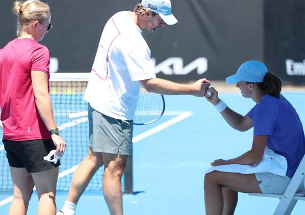 TENIS AUSTRALIAN OPEN 2026 23012026 N Z IGA SWIATEK, DARIA ABRAMOWICZ I WIM FISSETTE NA TRENINGU PODCZAS AUSTRALIAN OPEN W MELBOURNE MARCIN CHOLEWINSKI NEWSPIX.PL TENIS AUSTRALIAN OPEN 2026 23012026 IGA SWIATEK, DARIA ABRAMOWICZ AND COACH WIM FISSETTE DURING PRACTISE SESSION IN AUSTRALIAN OPEN IN MELBOURNE NEWSPIX.PL --- newspix.pl POLAND OUT! 