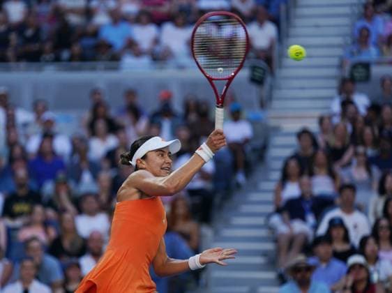 (260122) -- MELBOURNE, Jan. 23, 2026 -- Iva Jovic of the United States hits a return during the women s singles 3rd round match against Jasmine Paolini of Italy at the Australian Open tennis tournament in Melbourne, Australia, Jan. 23, 2026. (Photo by Xinhua) (SP)AUSTRALIA-MELBOURNE-TENNIS-AUSTRALIAN OPEN-WOMEN S SINGLES WangxShen 