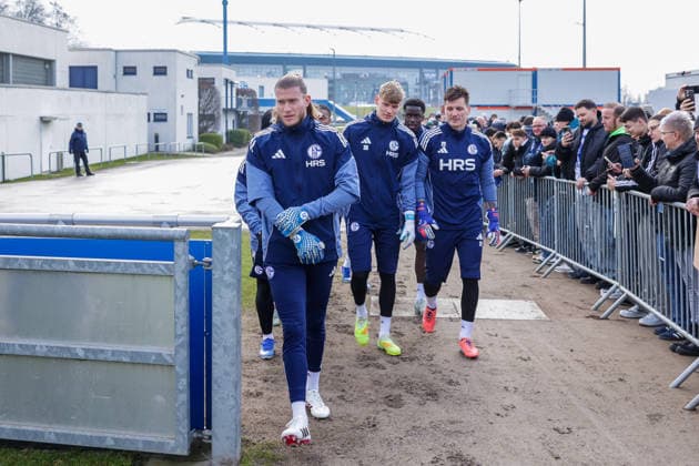 23.01.2026, Fussball, Saison 2025 2026, Training FC Schalke 04, v. l. Torwart Loris Karius (FC Schalke 04), Torwart Johannes Siebeking (FC Schalke 04), Torwart Kevin Müller (FC Schalke 04), Gelsenkirchen Trainingsgelände des S04 Hamburg Deutschland xRHR-FOTO DEx