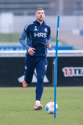 23.01.2026, Fussball, Saison 2025 2026, Training FC Schalke 04, Edin Dzeko (FC Schalke 04), Gelsenkirchen Trainingsgelände des S04 Hamburg Deutschland xRHR-FOTO DEx