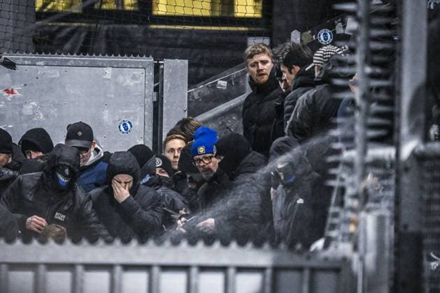 Picture shows an altercation between Dutch police and KRC Genk supporters ahead of a soccer game between Dutch soccer club FC Utrecht and Belgian KRC Genk, on Thursday 22 January 2026 in Utrecht, Netherlands, the seventh game (out of 8) in the league phase of the UEFA Europa League competition. TOM GOYVAERTS TomxGoyvaerts  x157953587x