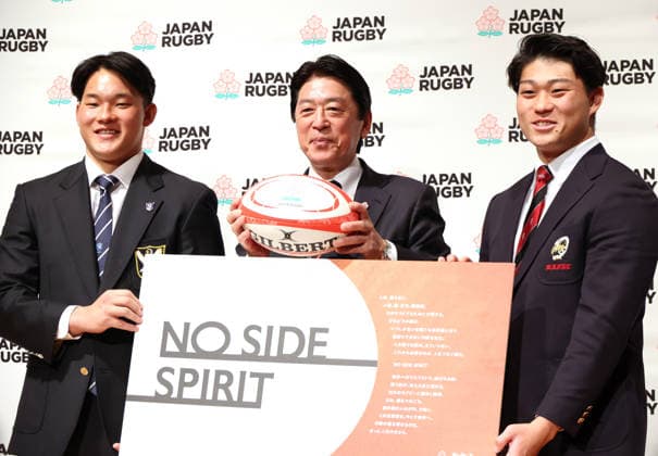 January 23, 2026, Tokyo, Japan - Japan Rugby Football Union president Masato Tsuchida (C) and Meiji University rugby team vice captain Toki Toshikawa and (L) with Waseda University rugby team captain Kengo Nonaka (R) pose for photo as Japan will bid for the host of the Rugby World Cup 2035 at a press conference, PK, Pressekonferenz in Tokyo on Friday, January 23, 2026. Japan hosted the Rugby World Cup 2019 and hopes to repeat the successful tournament in Japan. (photo by Yoshio Tsunoda AFLO) Noxthirdxpartyxsales  aflo_317105395