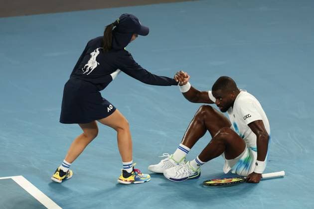 Frances Tiafoe of USA is helped to his feet by a ball girl during his third round match Australian Open tennis tournament, Day Six, Melbourne Park, Australia - 23 Jan 2026Melbourne Melbourne Park Victoria (VIC) Australia  Copyright: xRachelxBach Shutterstockx 16380457ic