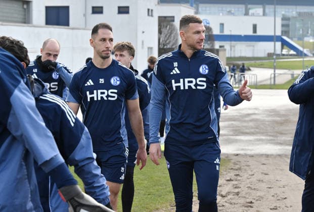Edin Dzeko (FC Schalke 04), Nikola Katic (FC Schalke 04), v.re. 23.01.2026, Fussball 2. Bundesliga, Saison 2025 2026, Training FC Schalke 04 Gelsenkirchen Nordrhein Westfalen Deutschland