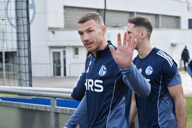 Edin Dzeko (FC Schalke 04) 23.01.2026, Fussball 2. Bundesliga, Saison 2025 2026, Training FC Schalke 04 Gelsenkirchen Nordrhein Westfalen Deutschland
