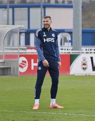 Edin Dzeko (FC Schalke 04) 23.01.2026, Fussball 2. Bundesliga, Saison 2025 2026, Training FC Schalke 04 Gelsenkirchen Nordrhein Westfalen Deutschland