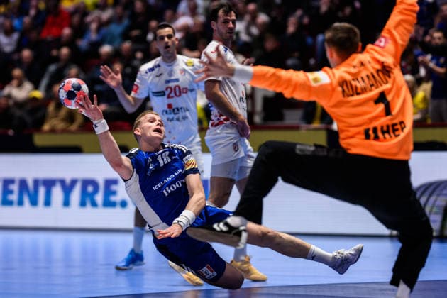 260123 Ellidi Vidarsson of Iceland and goalkeeper Dominik Kuzmanovic of Croatia during the EHF European Handball Championship main round match between Iceland and Croatia on January 23, 2026 in Malmö. Photo: Petter Arvidson BILDBYRAN kod PA PA1134 handball handboll handball handbolls-em 2026 croatia kroatien island iceland ehf european handball championship bbeng grappa33 Copyright: PETTERxARVIDSON BB260123PA014