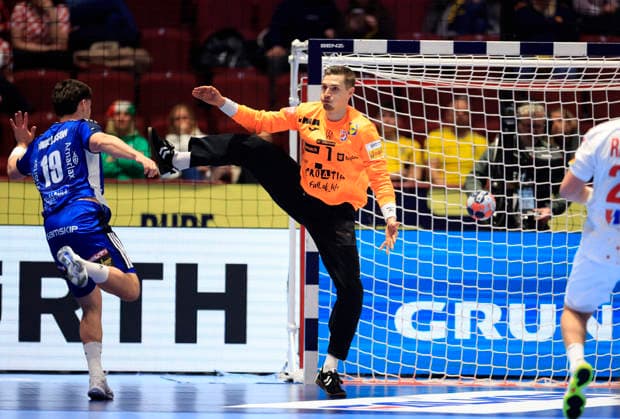 MALMÖ, SWEDEN 20260123 Iceland s Orri Freyr Thorkelsson scores behind Croatia s goalkeeper Dominik Kuzmanovic during the 2026 EHF European Men s Handball Championship (the EHF Euro 2026) match between Iceland and Croatia, at Malmo Arena in Malmo, Sweden, on January 23, 2026. MALMÖ SWEDEN x10600x