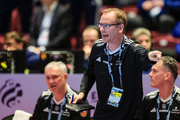 MALMÖ, SVERIGE 20260123 Iceland s coach Oskar Bjarni Oskarsson in action during the 2026 EHF European Men s Handball Championship (the EHF Euro 2026) match between Iceland and Croatia , at Malmo Arena in Malmo, Sweden, on January 23, 2026. MALMÖ SVERIGE x10600x